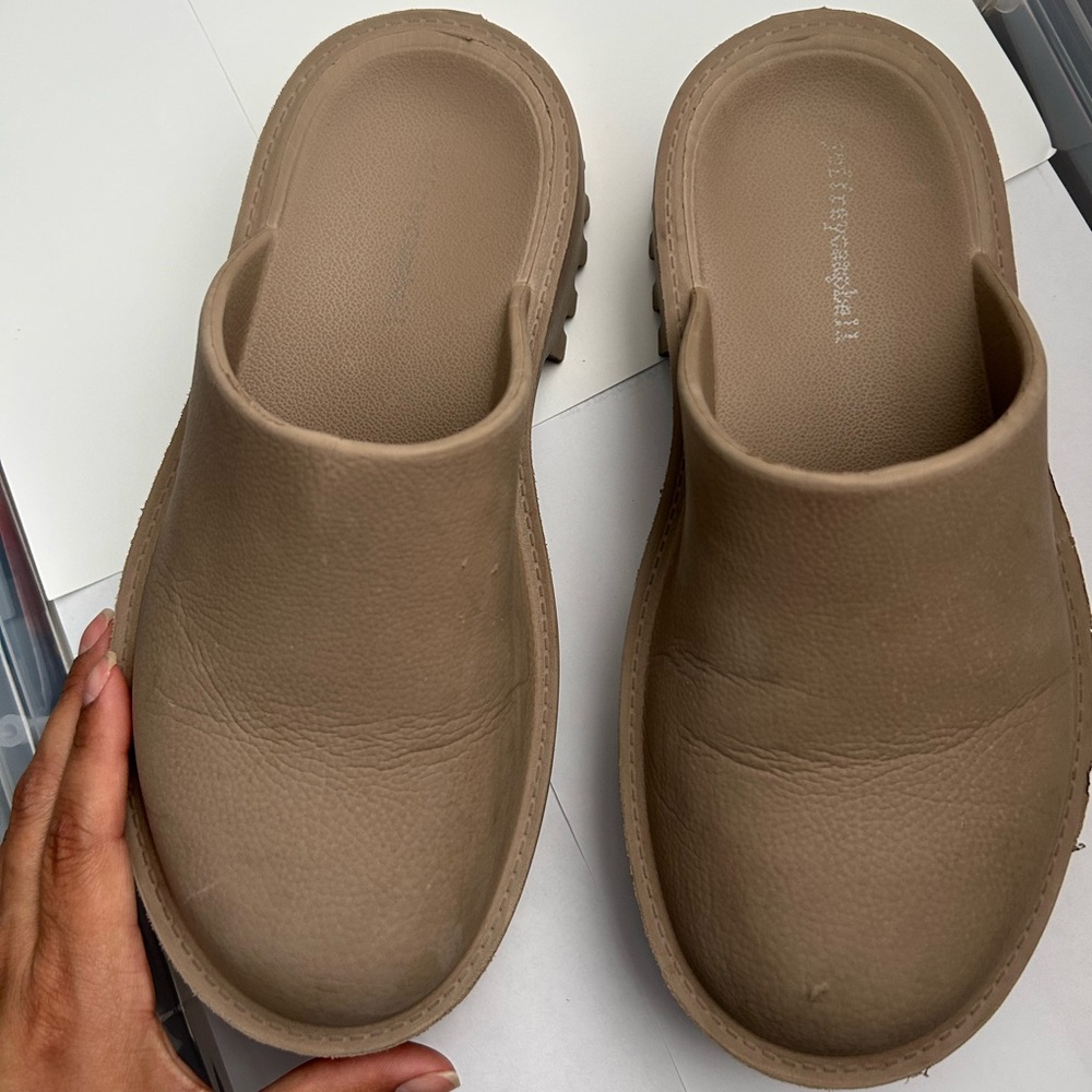 Jeffrey Campbell Tan Mules Smooth Slip-On Design